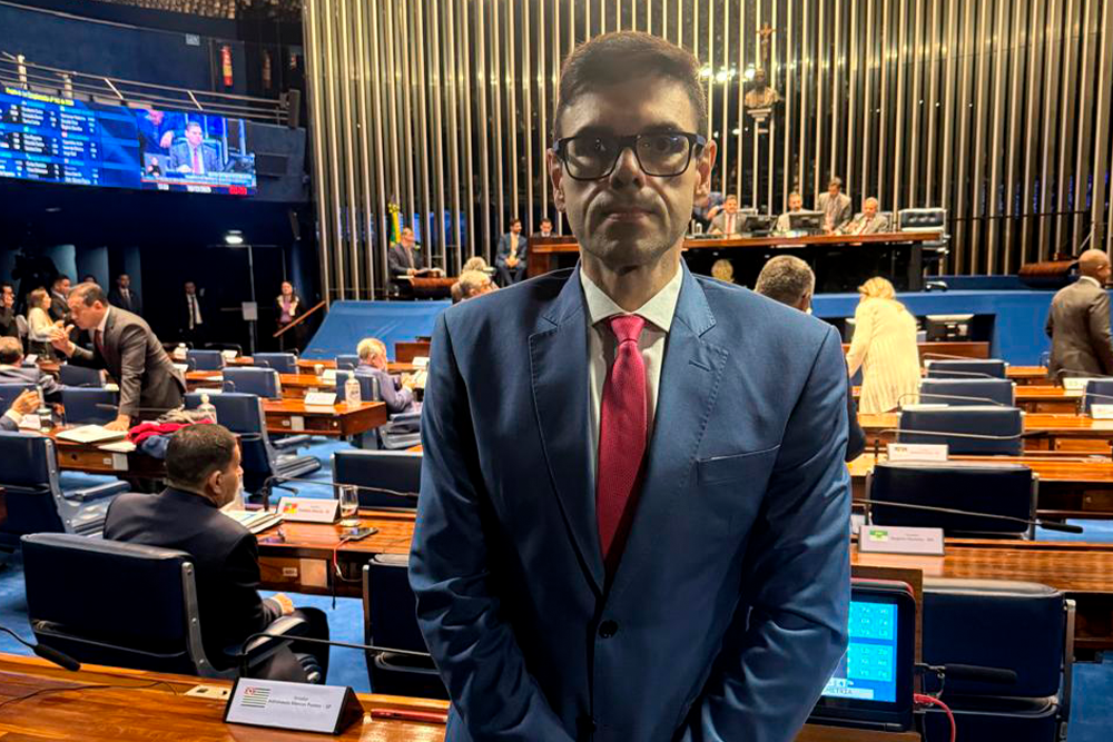 Pedro Elias acompanha sessão plenária